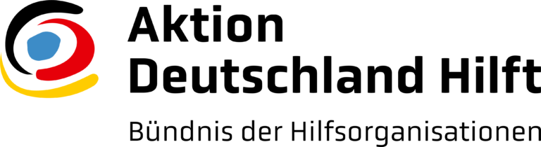 Logo von Aktion Deutschland Hilft mit buntem Schwung und Schriftzug.