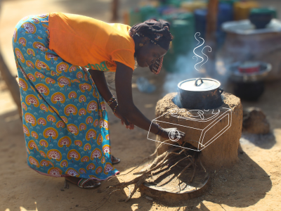 Spende für Energiesparende Kochherde: Frau mit Holzfeuerstelle und Skizze eines Kochherds