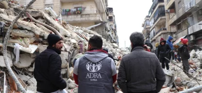 Rettungsteams und Hilfsgüter nach Erdbeben mit einer Stärke von 7,8 in der Türkei und Syrien.