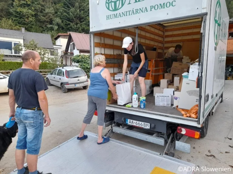 ADRA unterstützt betroffene Familien mit Trocknern und Reinigungsmaterial im Flutgebiet. © ADRA Slowenien