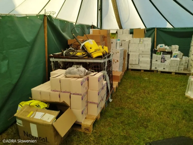 Auch Reinigungsgeräte werden verliehen und verteilt. ©ADRA Slowenien