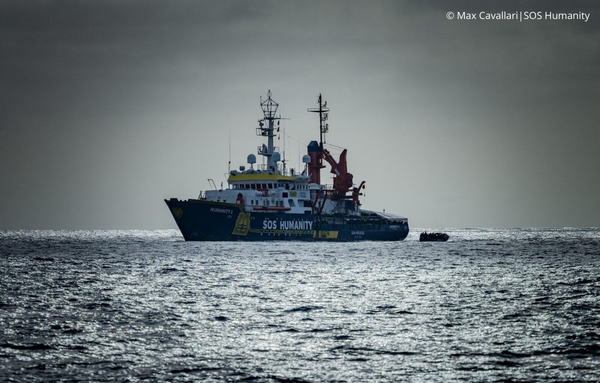 Das Schiff "SOS Humanity 1" auf dem Mittelmeer. © Max Cavallari_SOS Humanity