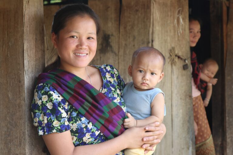 Durch die Schulung von Kleinbauern verbessert ADRA in Laos die Ernährungslage und sorgt so für einen gesunden Start ins Leben für Kinder.
