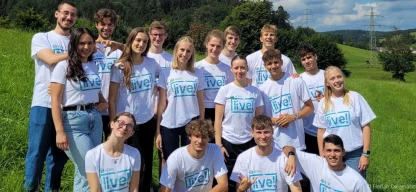 Die 17 jungen Frauen und Männer haben sich im Ausreiseseminar von ADRAlive! auf ihr Jahr im Freiwilligendienst des Weltwärts-Programmes vorbereitet. (Foto: Florian Diegmann)