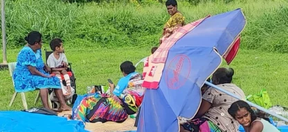 Familien, die durch das Erdbeben obdachlos wurden, schlafen im Freien. Auch aus Angst vor Nachbeben. (Foto: ADRA Vanuatu)