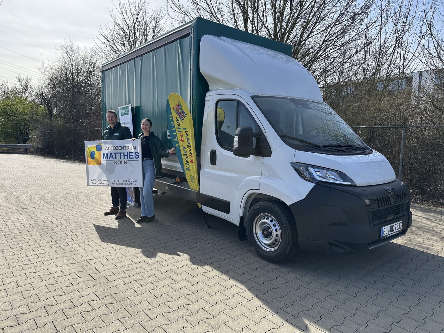 Der neue Transporter bietet eine große Ladefläche. (Foto: ADRA Deutschland e.V.)