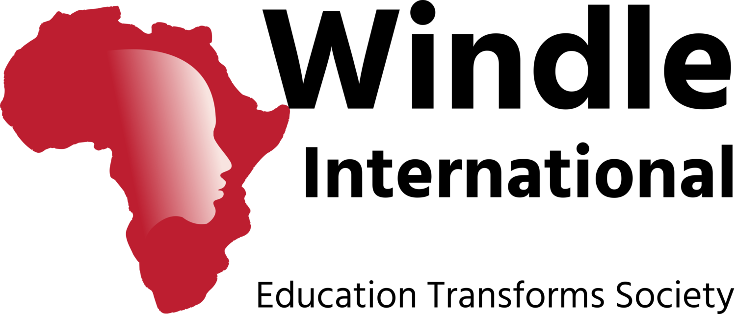 Logo von Windle International, einer Bildungsorganisation mit Fokus auf Afrika, zeigt ein rotes Afrika-Profil mit Gesichtskontur.