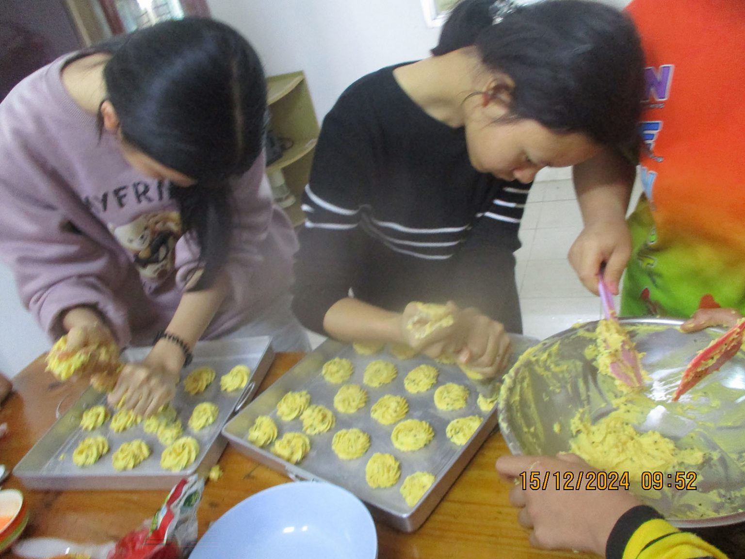 Auch praktische Fähigkeiten wie das Kochen werden vermittelt. (Foto: ADRA Thailand)