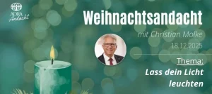 Grün gestaltete Grafik zur Weihnachtsandacht von ADRA. Links eine brennende grüne Kerze mit Tannenzweigen davor, vor unscharfem Lichterhintergrund. Rechts der Text: ‚Weihnachtsandacht mit Christian Molke, 18.12.2025. Thema: Lass dein Licht leuchten.‘ Daneben ein rundes Porträtfoto von Christian Molke.