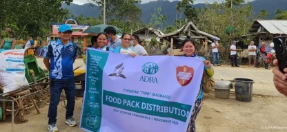 ADRA verteilt Lebensmittelpakete an betroffene Familien nach Taifun Kalmaegi auf den Philippinen