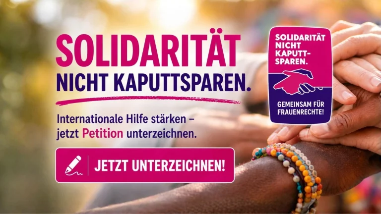 Menschen legen Hände übereinander als Zeichen für Solidarität – Petition „Solidarität nicht kaputtsparen“ zur Unterstützung internationaler Hilfe