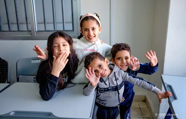 Binnenvertriebene Kinder in einer Schule im Libanon trotz der humanitären Krise.