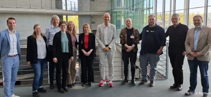Vertreter internationaler Freiwilligendienste und ADRA Deutschland beim politischen Austausch im Deutschen Bundestag zur Zukunft von weltwärts und IJFD