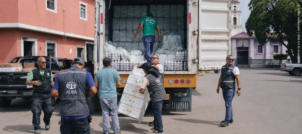 Entladung-von-Hilfsguetern-nach-dem-Erdbeben-in-Venezuela