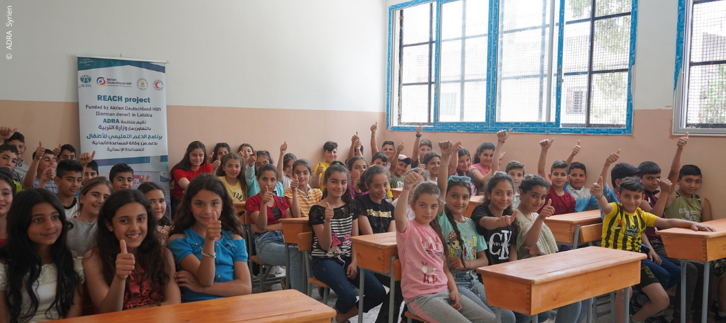 Wiederaufbau nach dem Erdbeben in Syrien & Türkei - Kinder einer Schulklasse melden sich | Bildquelle: ADRA Syrien