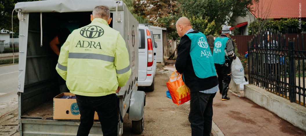 ADRA-Helfer verteilen Hilfsgüter an Flutopfer in Rumänien