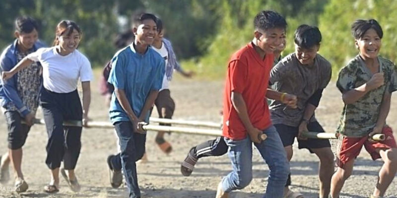 Kinder aus Myanmar flüchten nach Indien und finden sich in einem sicheren Umfeld von ADRA wieder, wo sie rennen, lachen und spielen können
