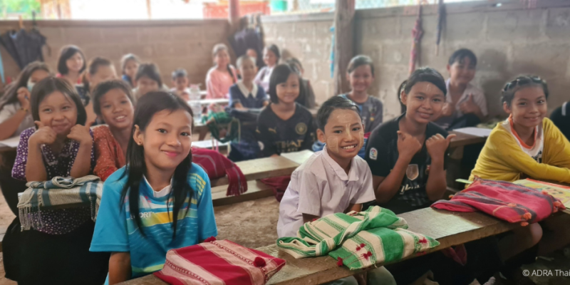Mit Bildung einen Neuanfang in Thailand ermöglichen: Schulklasse während dem Unterricht