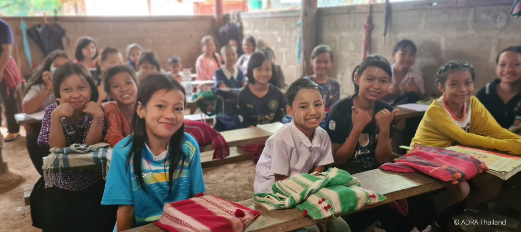 Mit Bildung einen Neuanfang in Thailand ermöglichen: Schulklasse während dem Unterricht
