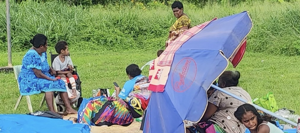 Familien, die durch das Erdbeben obdachlos wurden, schlafen im Freien. Auch aus Angst vor Nachbeben. (Foto: ADRA Vanuatu)