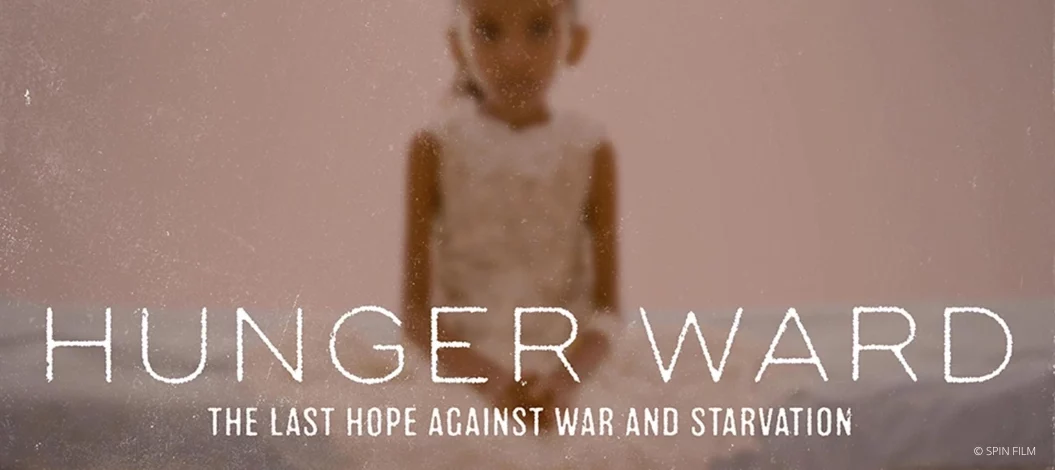 Filmplakat für Hunger Ward. Ein junges Mädchen steht in der Mitte eines verschwommenen Bildes